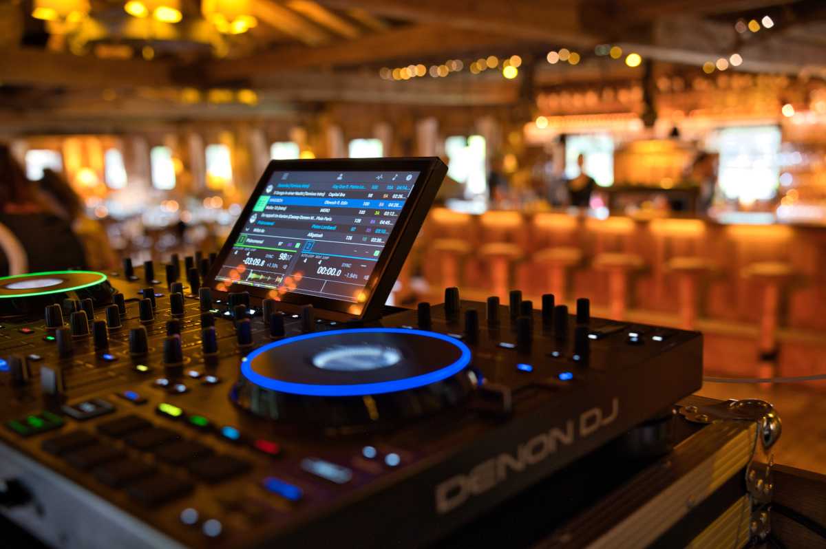 Denon Prime 4+ Mischpult